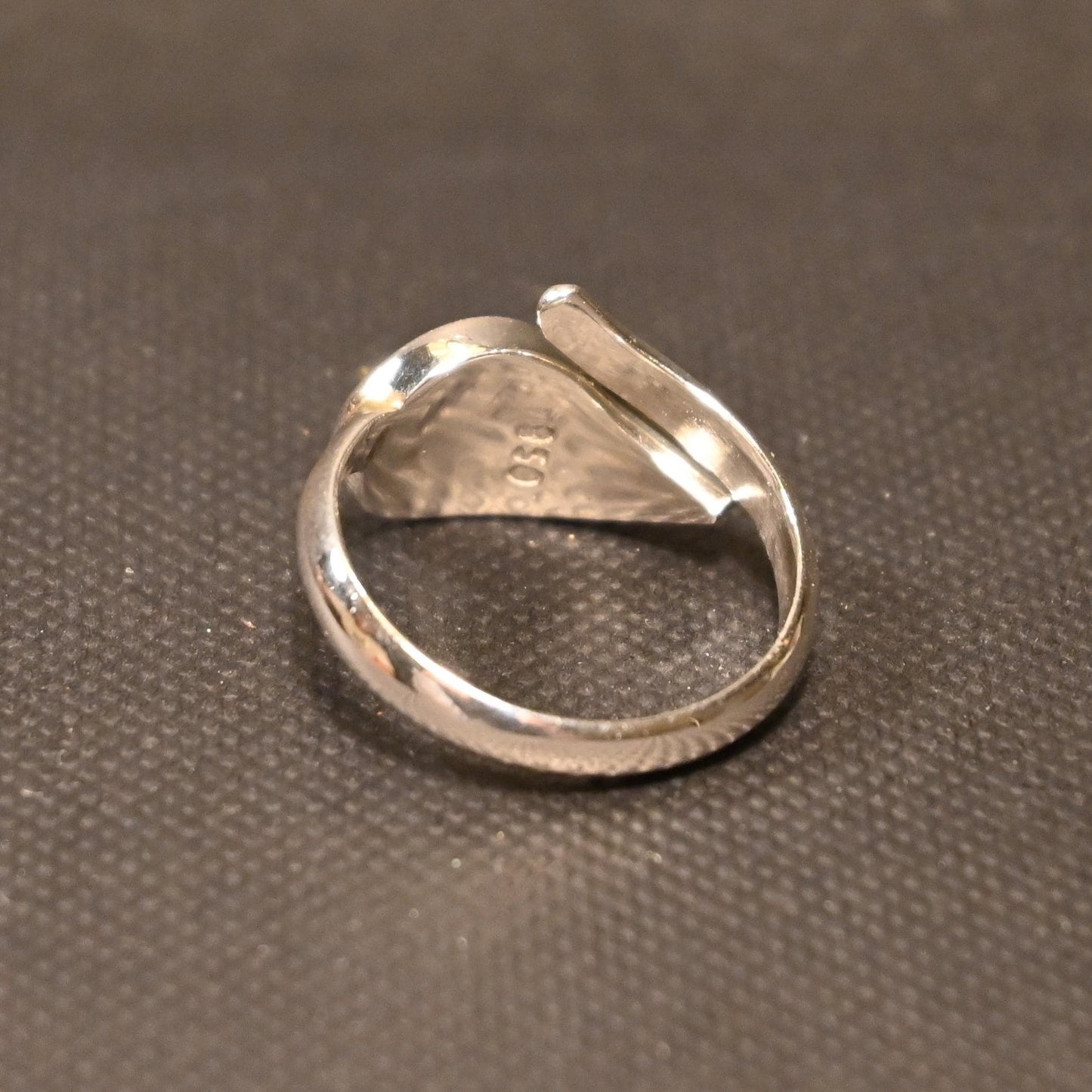 Einzelner Coca-Blatt-Ring aus 950er Silber