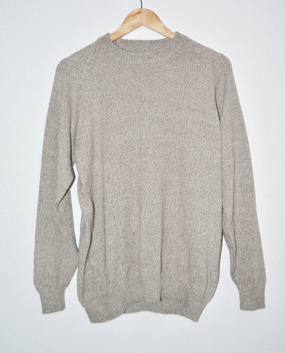 Handmade alpaca wool sweater in soft beige with long sleeves and ribbed cuffs and hem.